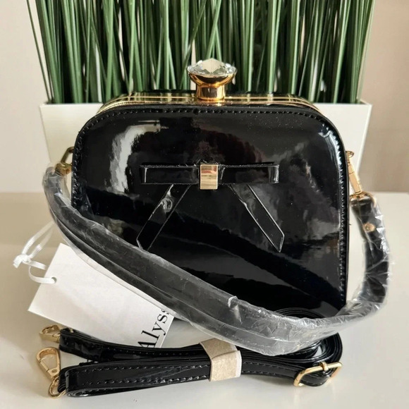 New Fashion Handbag patent leather - Picture 1 of 7